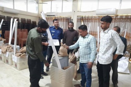নোয়াখালীতে ইউনিয়ন নির্বাচন উপলক্ষে সরঞ্জাম বিতরণ