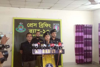 ৬ লাখ ইয়াবাসহ রোহিঙ্গা আটক