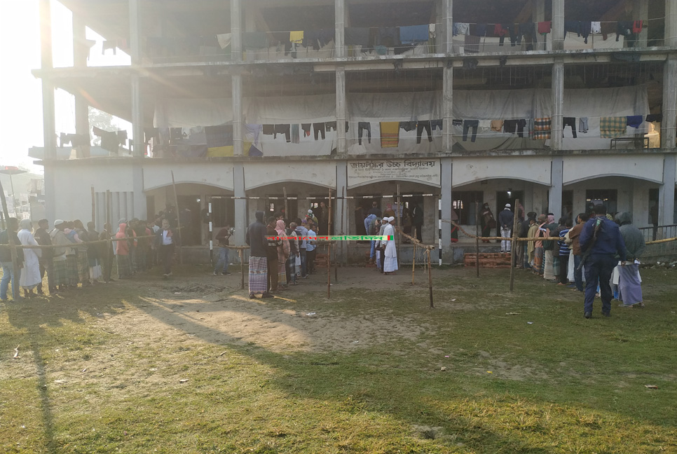 ফেনীতে ১৩ এজেন্টসহ আটক ৩৮

