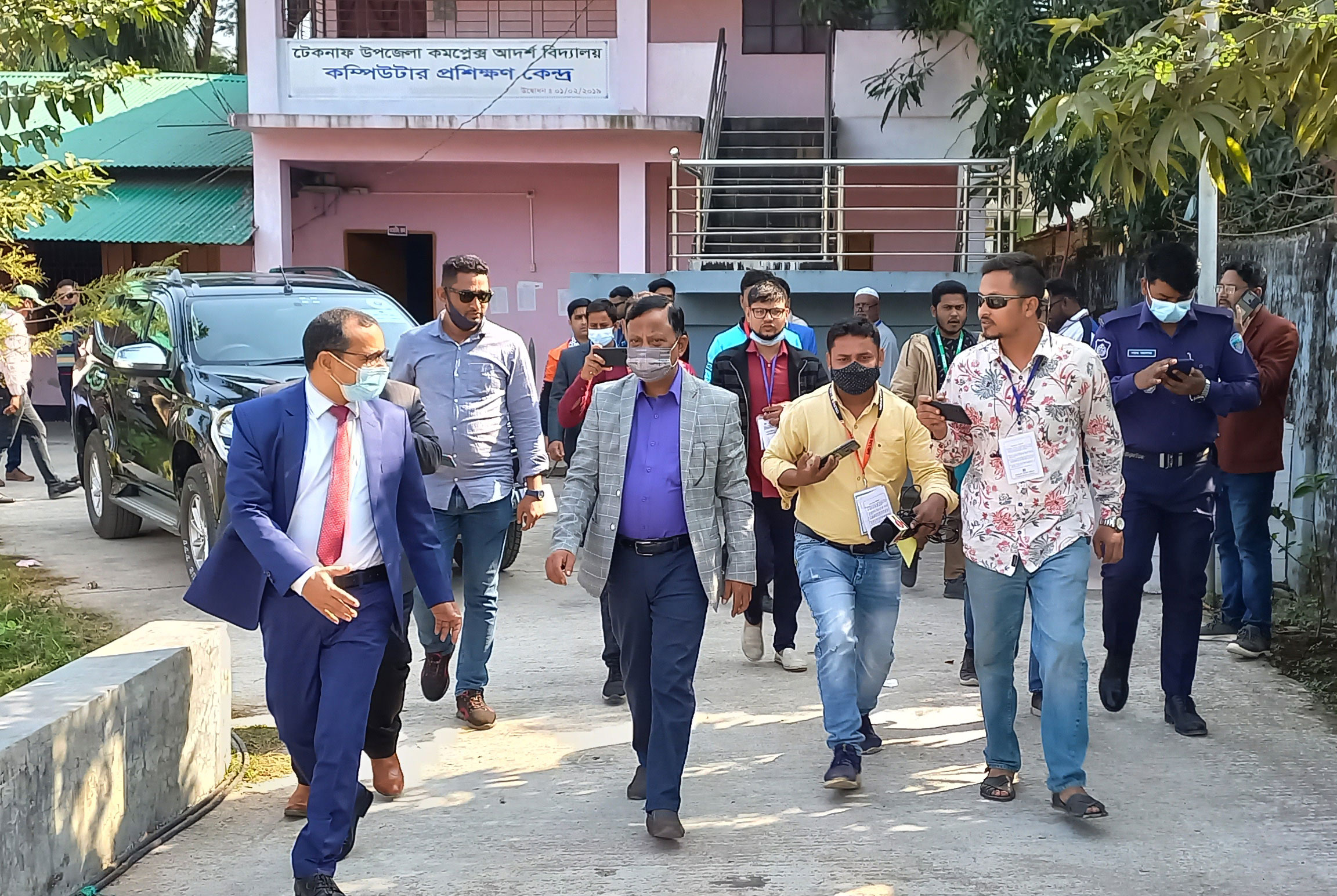 টেকনাফে ইভিএমে ভোটগ্রহণ