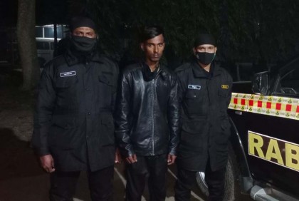দুই চোরাই মোটরসাইকেলসহ যুবক গ্রেফতার