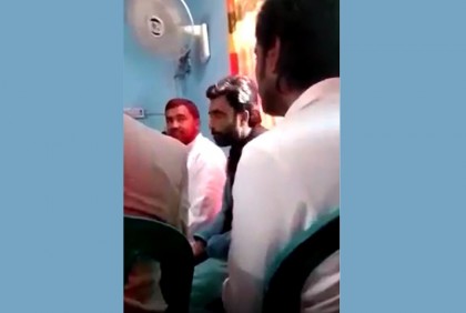 নৌকার বিপক্ষে আওয়ামী লীগ নেতার গোপন বৈঠকের ভিডিও ভাইরাল 

