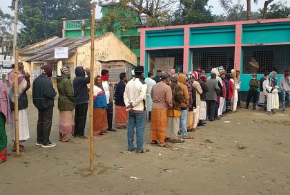 নির্বাচন শান্তিপূর্ণ করতে চুয়াডাঙ্গায় সতর্ক অবস্থানে আইন-শৃঙ্খলা বাহিনী 