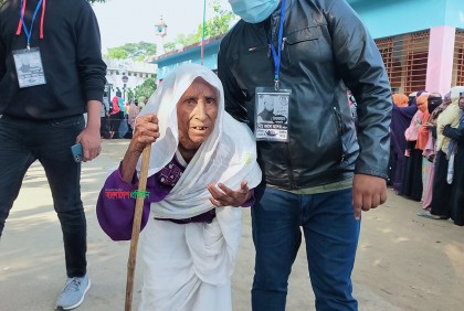 ‘অইতে হারে আঁর জীবনের এইডা শ্যাষ ভোট’