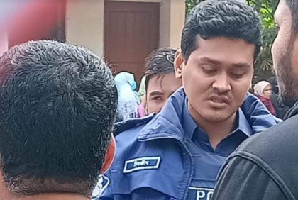 সাংবাদিকদের কেন্দ্র ছাড়তে বলে আটকের হুমকি এসআইয়ের