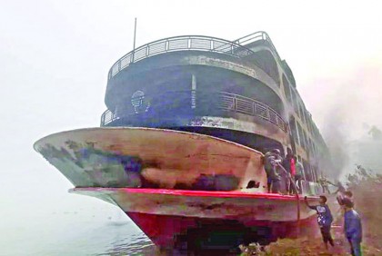 লঞ্চে আগুন: নিখোঁজ এখনও ২৫, অভিযান অব্যাহত