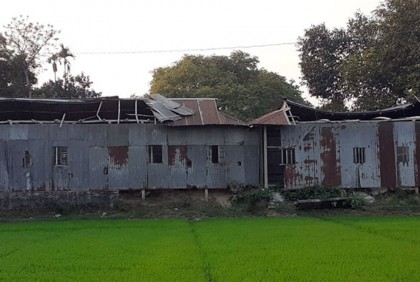 তিন মাসেও মেরামত হয়নি ঝড়ে ক্ষতিগ্রস্ত মাদ্রাসা