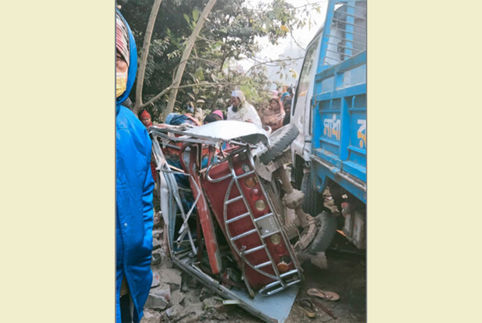 আত্মীয়ের মরদেহ দেখতে গিয়ে ট্রাক চাপায় প্রাণ গেল ৪ নারীর