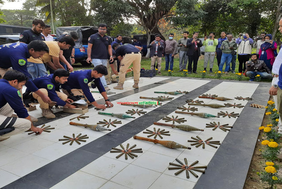 সাতছড়িতে ভয়ংকর যত অস্ত্র উদ্ধার 

