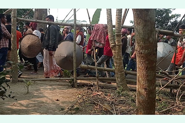 রাজৈরে নির্বাচন পরবর্তী সংঘর্ষে আহত ৫০, বাড়িঘর ভাংচুর-লুটপাট ও অগ্নিসংযোগ