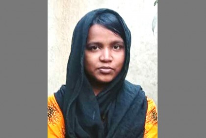 টাকার অভাবে বিশ্বদ্যিালয়ে ভর্তি অনিশ্চিত সোহাগীর