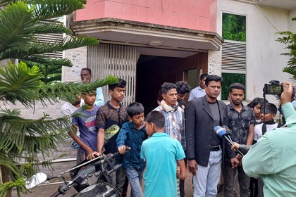 নোয়াখালীতে বিজয়ী মেম্বার ও তার সমর্থকদের বাড়িতে হামলা ভাংচুর