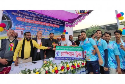 সিদ্ধিরগঞ্জে যুব সমাজের উদ্যোগে ফুটবল টুর্নামেন্ট 