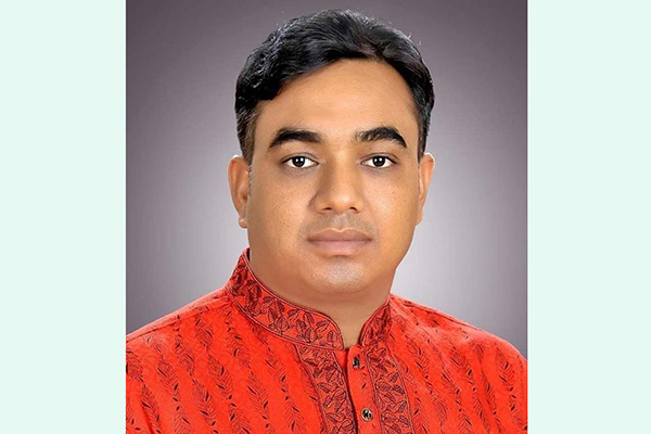 'পলাতক' চেয়ারম্যান নিলেন শপথ, দিব্বি ঘুরছেন