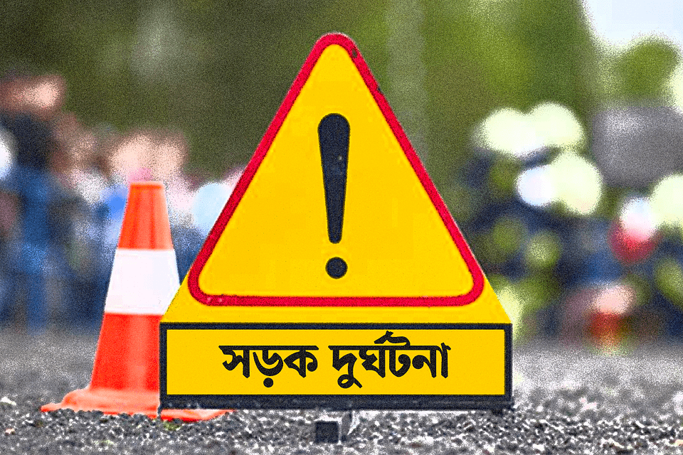 দিনাজপুরে সড়ক দুর্ঘটনায় নিহত ৩, আহত ৪
