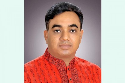 'পলাতক' চেয়ারম্যান নিলেন শপথ, দিব্বি ঘুরছেন