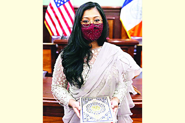 নিউইয়র্কে পবিত্র কোরআন ছুঁয়ে শপথ কাউন্সিলর শাহানার