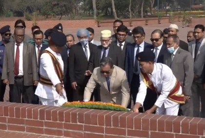 জাতীয় স্মৃতিসৌধে নব-নিযুক্ত প্রধান বিচারপতির শ্রদ্ধা নিবেদন