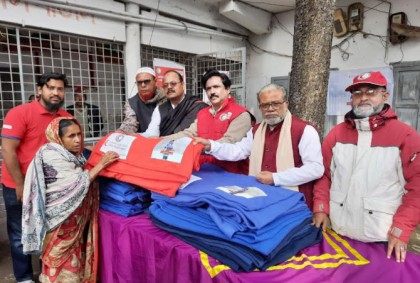 জয়পুরহাটে শীতার্তদের মাঝে কম্বল বিতরণ