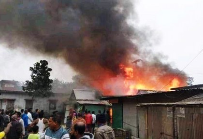 শেরপুরে অগ্নিকাণ্ডে ১৩ দোকান ভষ্মীভূত, সুযোগসন্ধানীদের লুটপাট