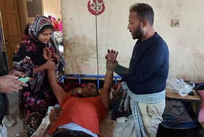 পাবনায় নির্বাচনী সহিংসতা : শিশু সন্তানের সামনেই বাবাকে হত্যা চেষ্টা