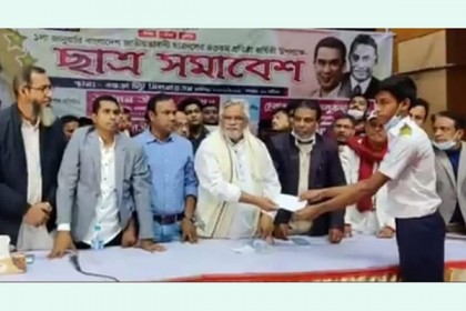 বগুড়ার মেধাবী ছাত্র মায়রুফের পড়ালেখার দায়িত্ব নিলেন এমপি সিরাজ