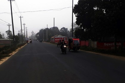 দিনাজপুরে হিমেল হাওয়ায় কনকনে শীত 