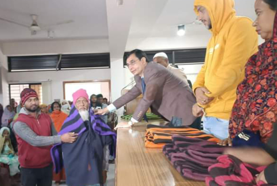 কালিয়াকৈরে অসহায় ও হতদরিদ্রদের মাঝে শীতবস্ত্র বিতরণ