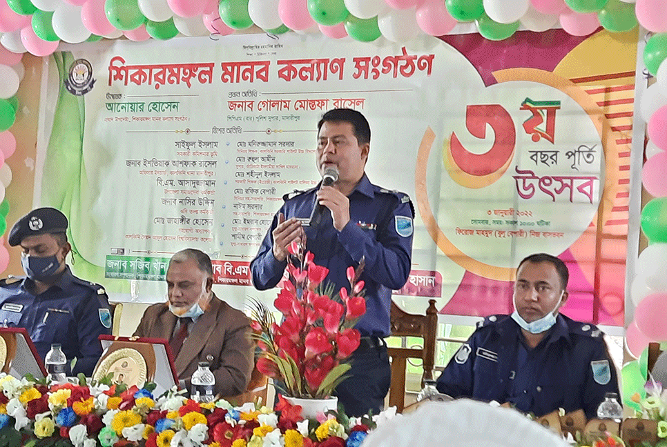 মাদারীপুরে হুইল চেয়ার ও শীতবস্ত্র বিতরণ