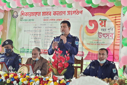 মাদারীপুরে হুইল চেয়ার ও শীতবস্ত্র বিতরণ