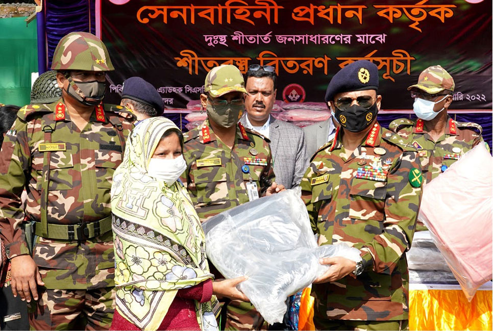লোহাগড়ায় শীতবস্ত্র বিতরণ এবং মধুমতি নদীর উপর নির্মিতব্য রেল সেতু পরিদর্শন সেনাবাহিনী প্রধানের