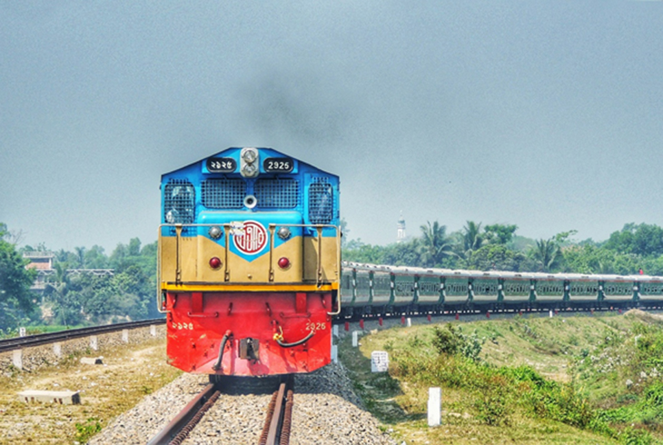 পশ্চিম রেলের ১০ কর্মকর্তার জন্য ট্রেনে আলাদা বগি