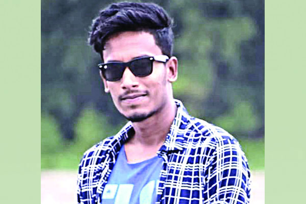 টিকটক করতে গিয়ে মোটরসাইকেলের মুখোমুখি সংঘর্ষ, মেয়রপুত্রের মৃত্যু