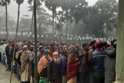 কুয়াশা উপেক্ষা করে ভোলায় শান্তিপূর্ণ ভোটগ্রহণ