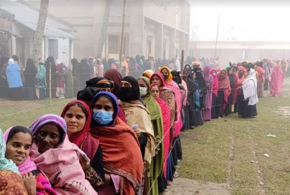 ব্রাহ্মণবাড়িয়ায় কেন্দ্রে কেন্দ্রে ভোটারদের দীর্ঘ লাইন