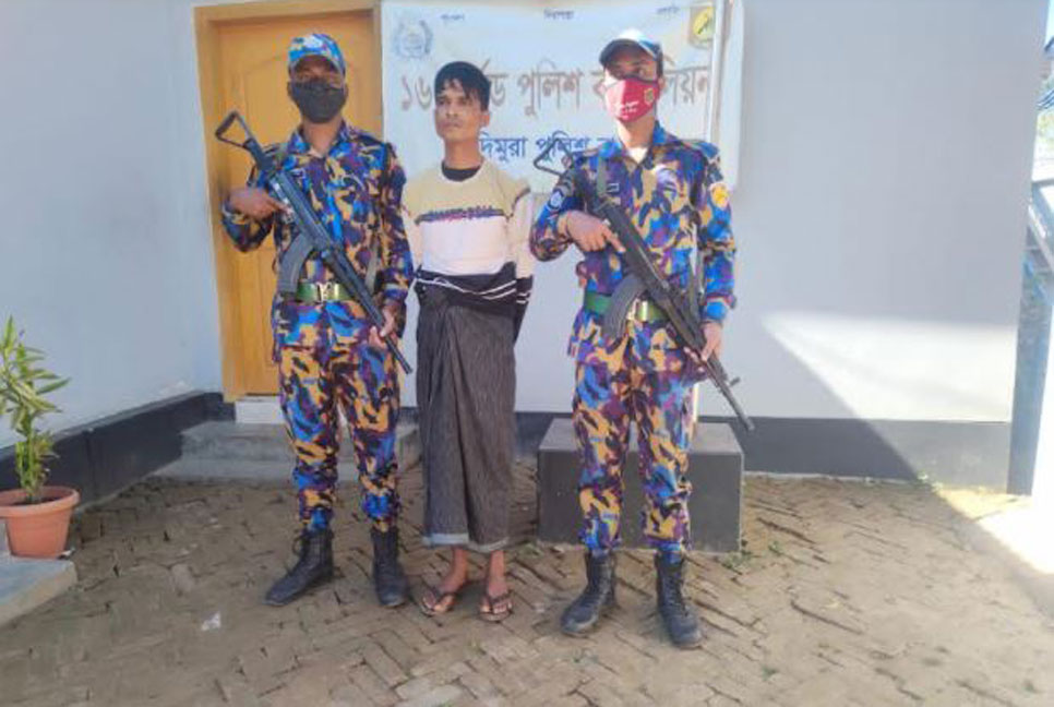 একাধিক মামলার আসামি রোহিঙ্গা সন্ত্রাসী গ্রেফতার