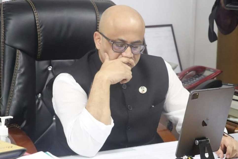 ডা. মুরাদের স্ত্রীর ফোন ৯৯৯-এ, বাসায় পুলিশ