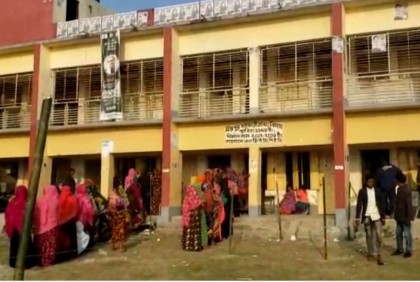 পাবনায় নৌকার ভরাডুবি

