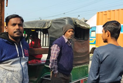বেনাপোল বন্দরে মাস্কবিহীন ঘুরছে ভারতীয় ট্রাকচালকরা