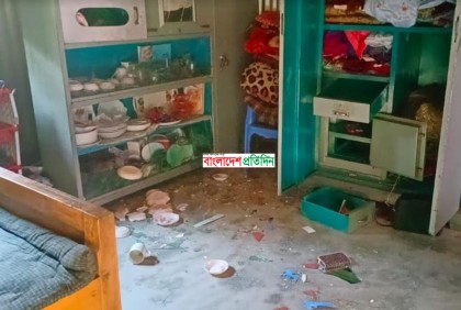 ভোট না দেওয়ায় বাড়িঘরে ভাঙচুর-লুটপাট, অন্তঃসত্ত্বাসহ আহত ১০
