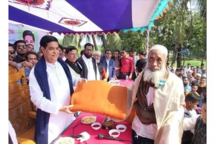 হতদরিদ্র মানুষের মাঝে কম্বল বিতরণ