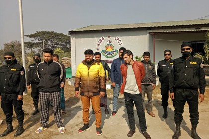 ১২ বছর পালিয়ে থাকা মাদক মামলার আসামি ৬ সহযোগিসহ গাঁজা ও ইয়াবা নিয়ে আটক