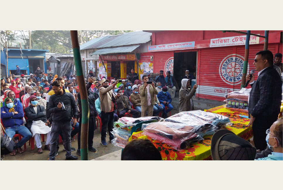 মোরেলগঞ্জে অসচ্ছল পরিবারের মাঝে বিএনপির কম্বল বিতরণ