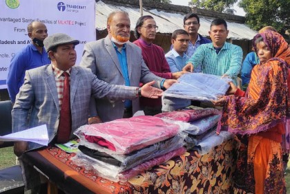  নাচোলে ক্ষুদ্র নৃগোষ্ঠীর মাঝে কম্বল বিতরণ