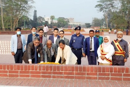 আপিল বিভাগের নতুন ৩ বিচারপতির স্মৃতিসৌধে শ্রদ্ধা