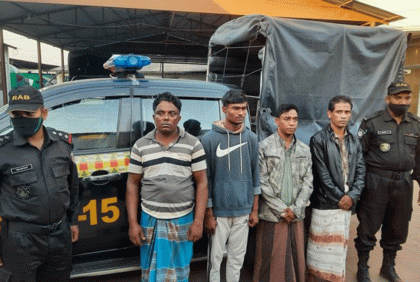 টেকনাফে চার মাদক কারবারি গ্রেফতার  