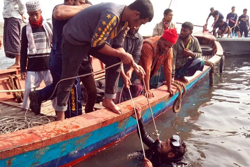 ফতুল্লায় ট্রলারডুবি: ভেসে উঠলো আরও ৩ জনের লাশ