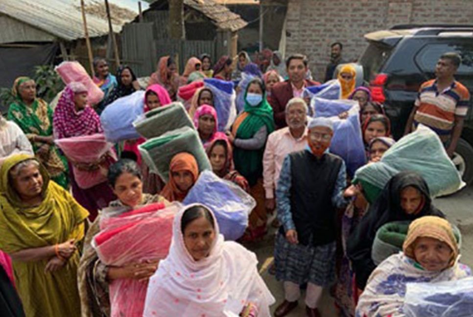 নলডাঙ্গায় শীতার্তদের মাঝে কম্বল বিতরণ