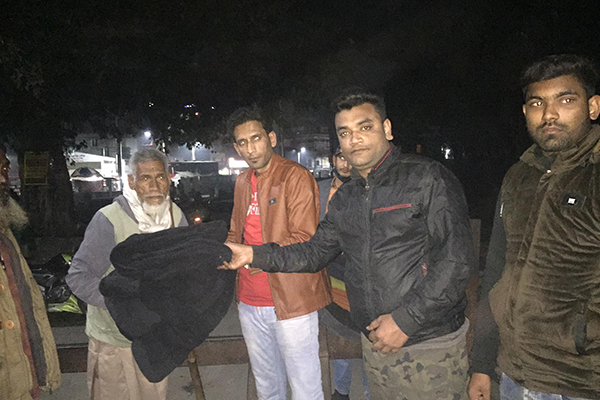 সিরাজগঞ্জে হিন্দু যুব মহাজোটের কম্বল বিতরণ