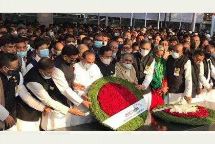 জাতির পিতার প্রতিকৃতিতে আওয়ামী লীগের শ্রদ্ধা